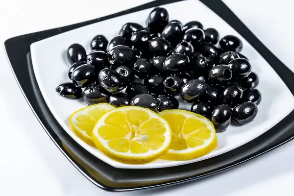 Black marinated olives with lemon slices