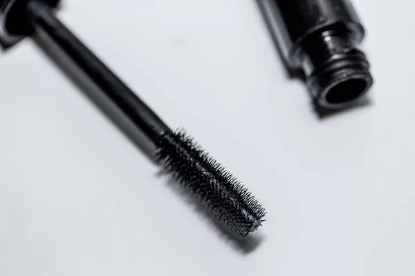 Black mascara and brush  Flip 2019