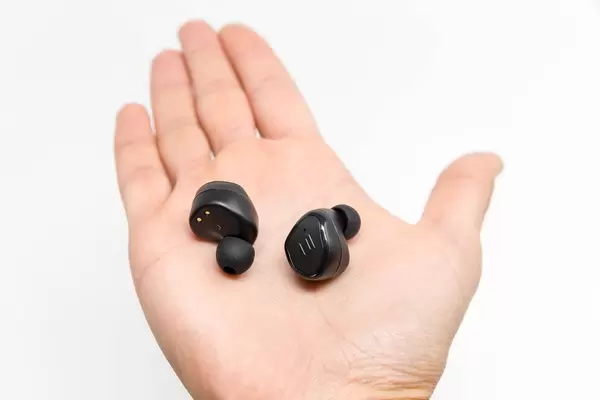 Black wireless earphones S8 Plus by Antimi, with bluetooth 5.0 and microfon