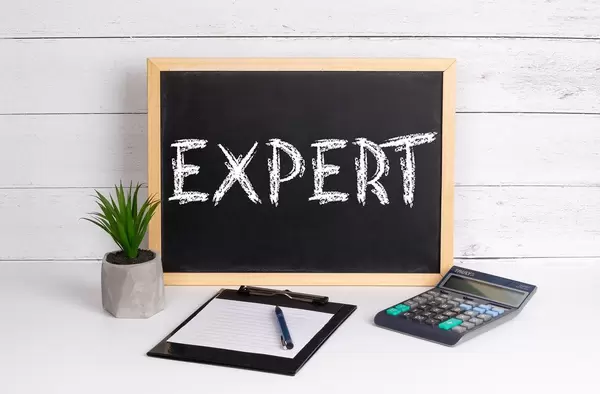 Blackboard with Expert text