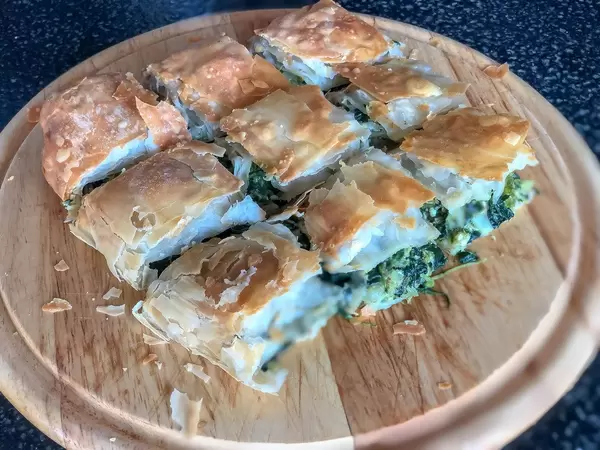Blätterteigtaschen mit Spinat in Griechenland
