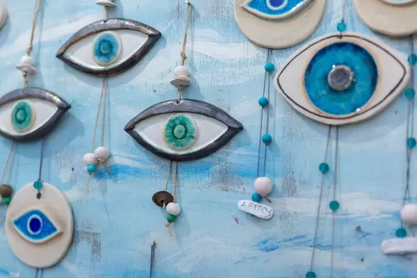 Blaue Augen schützen vor bösem Blick