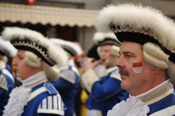 Blaue Funken am Rosenmontagszug 2012