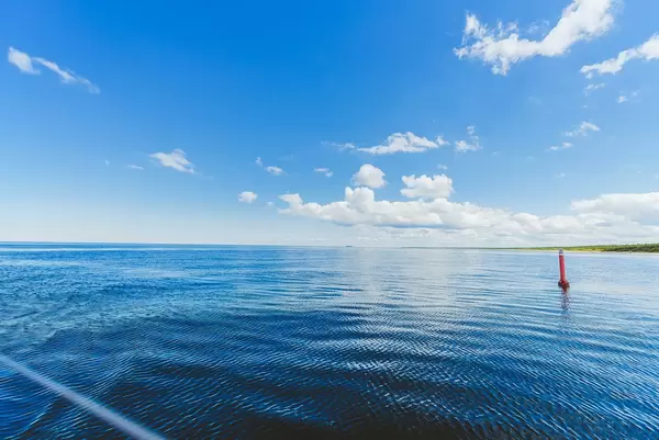 Blaues Meer und Himmel