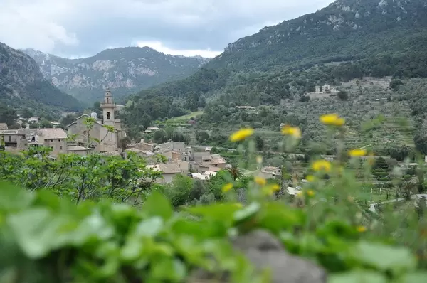 Blick auf die Gemeinde Valldemossa auf Mallorca