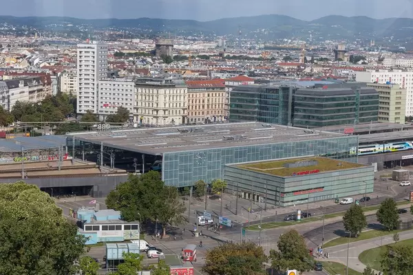 Blick auf die Station Praterstern aus dem Wiener Riesenrad