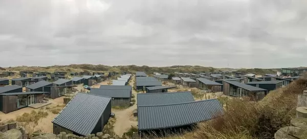 Blick von Hügel Ferienpark Qurios in Bloemendaal aan Zee, Niederlande