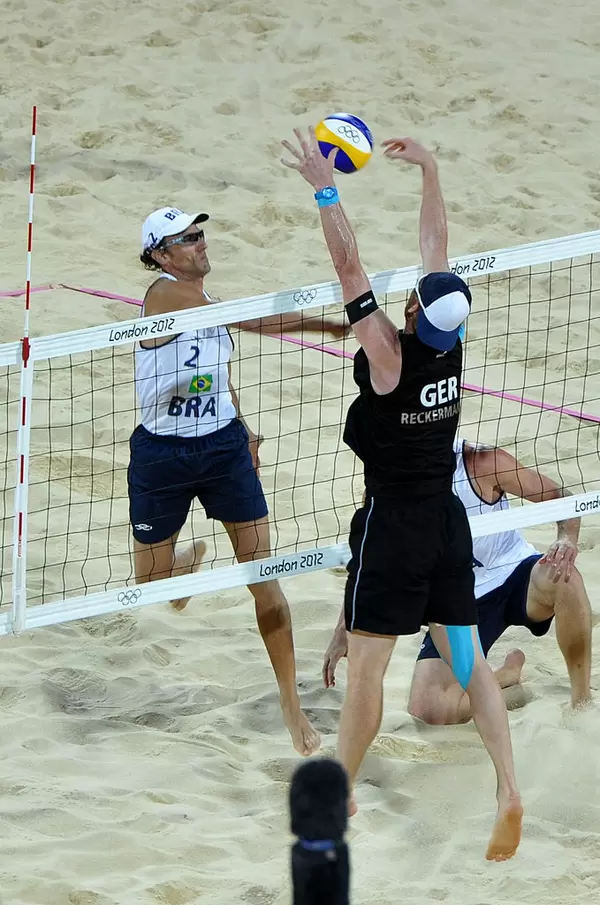 Block von Reckermann bei Beachvolleyball-Finale