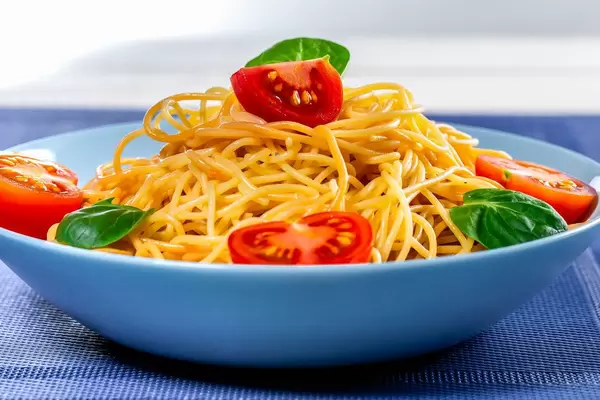 Blue plate filled with spaghetti (Flip 2019)