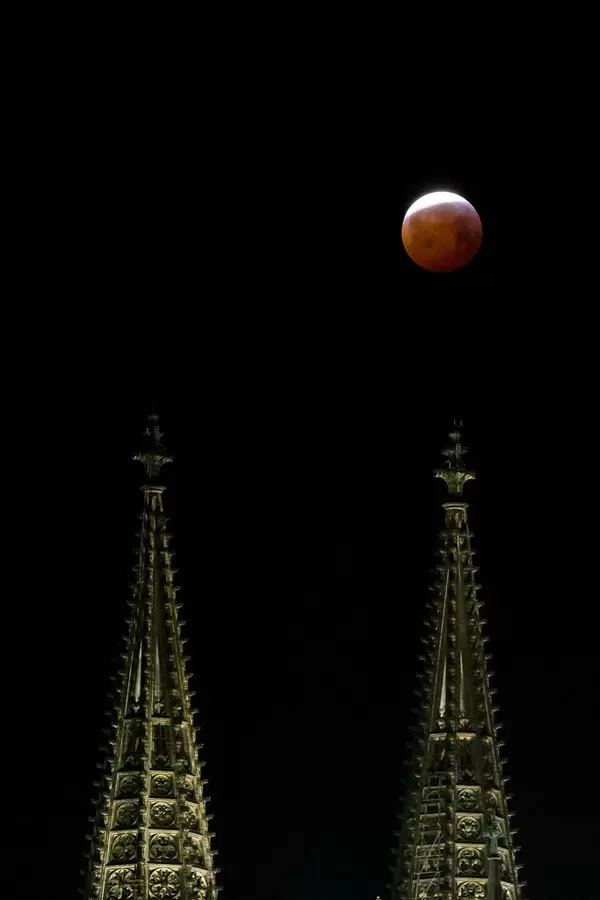 Blutmond und Kölner Dom 2019