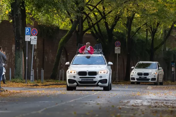 BMW-Autos der offiziellen Fahrzeugflotte - Köln Marathon 2017