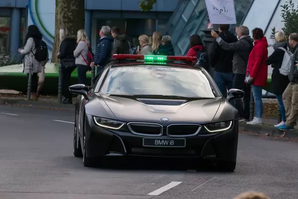 BMW i8 Official Safety Car - Köln Marathon 2017
