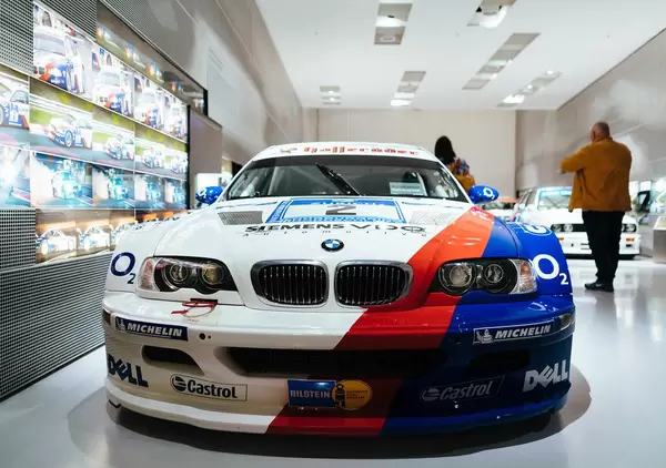 BMW m3 e46 DTM in traditional M livery