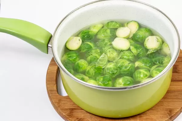 Boiled healthy Brussel Sprouts in the bowl (Flip 2019)