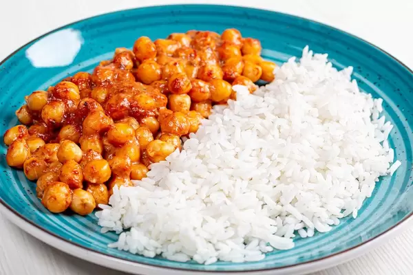 Boiled rice and chickpeas in tomato sauce
