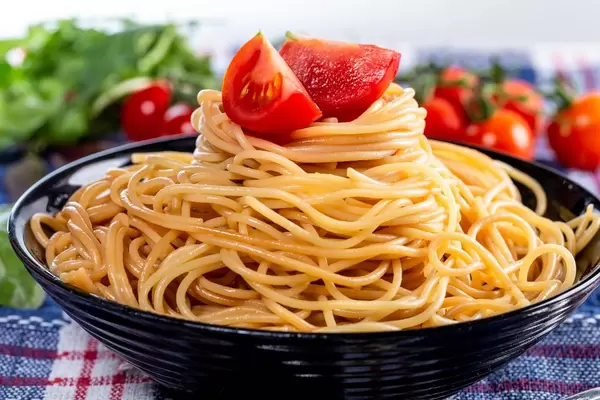 Boiled spaghetti with vegetables and herbs (Flip 2019)