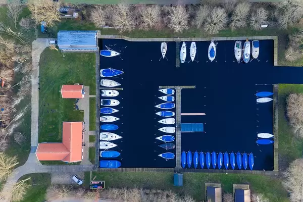 Bootsanlegeplatz im Waterpark Terkaple aus der Luft fotografiert