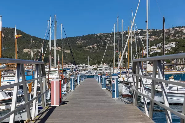 Bootssteg im Yachthafen von Puerto de Andraitx, Mallorca