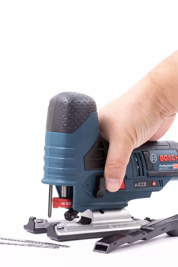 Bosch Jigsaw with Accu battery in the hand