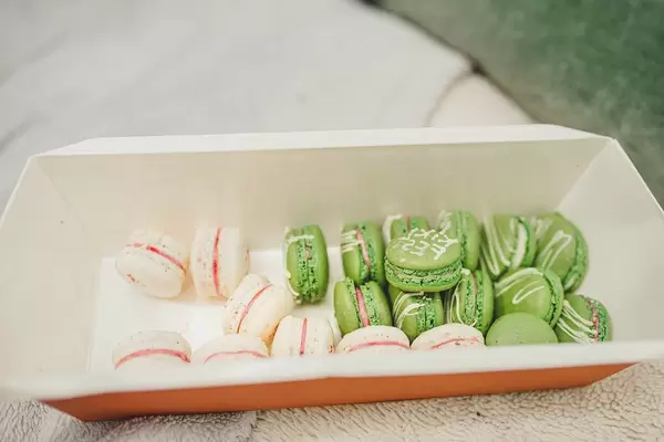 Box Of Small Pistachio  And Vanilla Macaroons (Flip 2019)