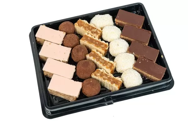 Box with mixed chocolate cookies (Flip 2019)