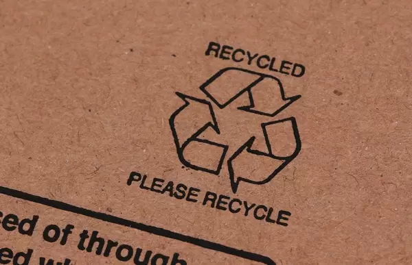 Box with recyclind symbol