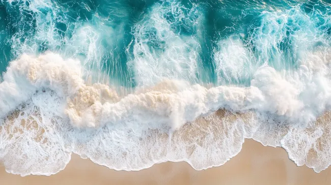 Brandungsbrüllende Naturgewalt am Sandstrand