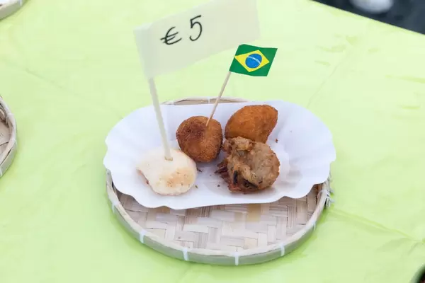 Brasilianisches Fingerfood: Pão de queijo Käsebällchen