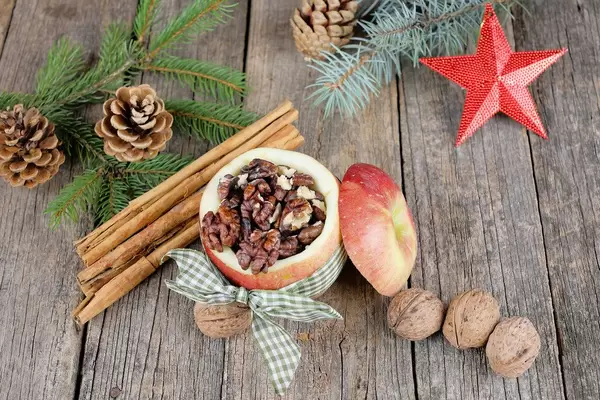 Bratapfel, baked apples on wooden background (Flip 2019)