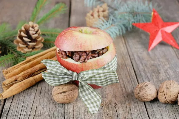 Bratapfel with Nuts and Cinnamon (Flip 2019)