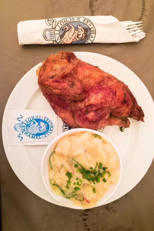 Brathendl mit Kartoffelsalat