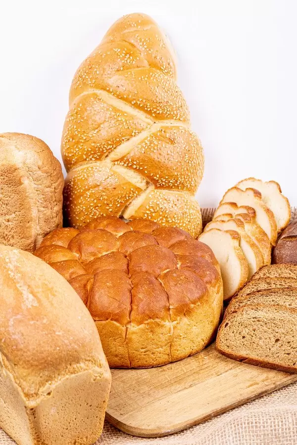 Bread and pieces of bread of different types