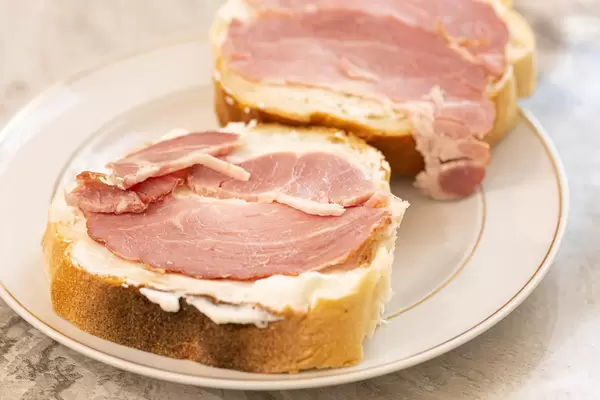 Bread-Sandwich-with-smoked-Ham.jpg