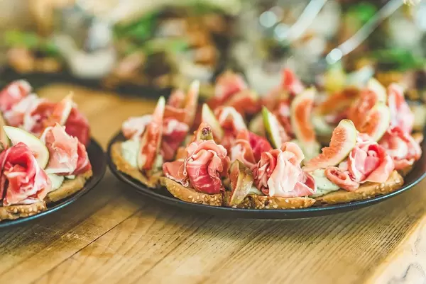 Bread Tapas Of Ham And Figs (Flip 2019)