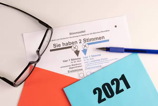 Briefumschlag und Stimmzettel