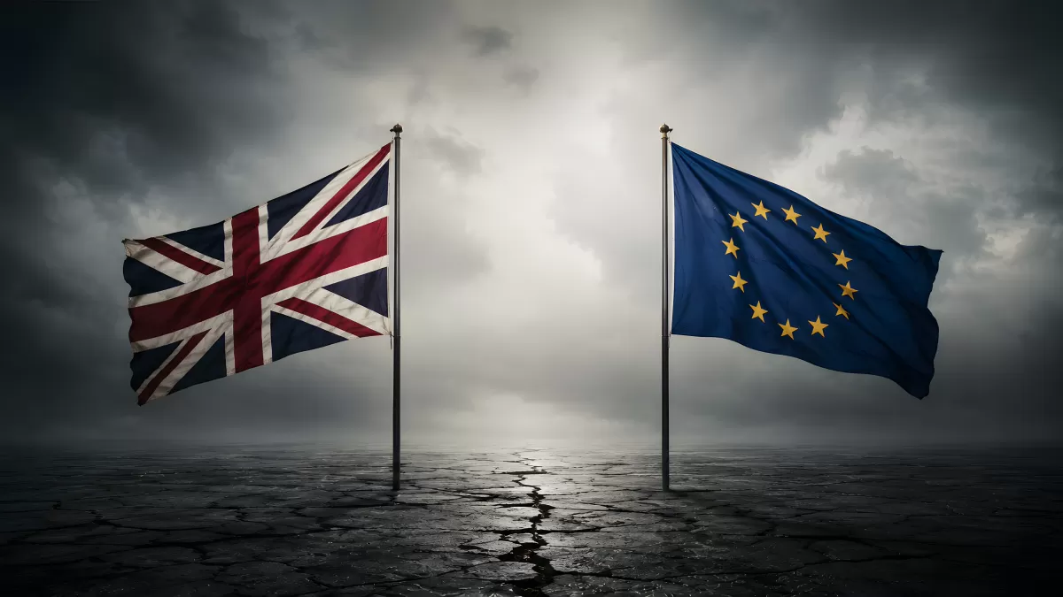 Britische und EU-Flagge vor dramatischem Himmel