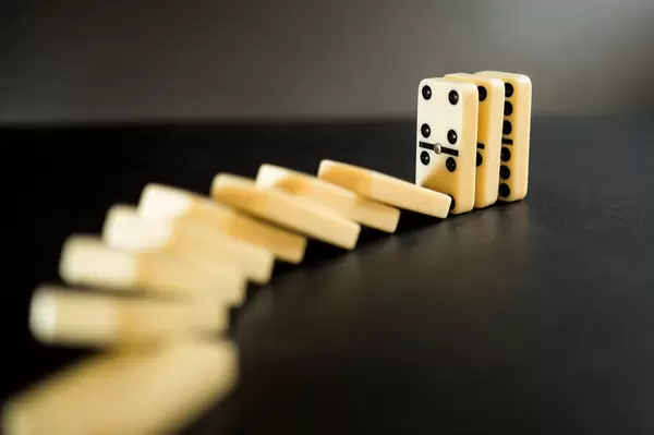 Broken domino train