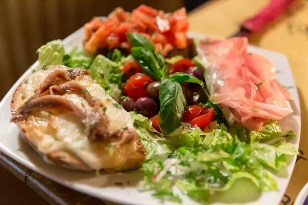 Bruschetta con sardine, proscciutto e pomodoro presso Mimi e Coco a Roma
