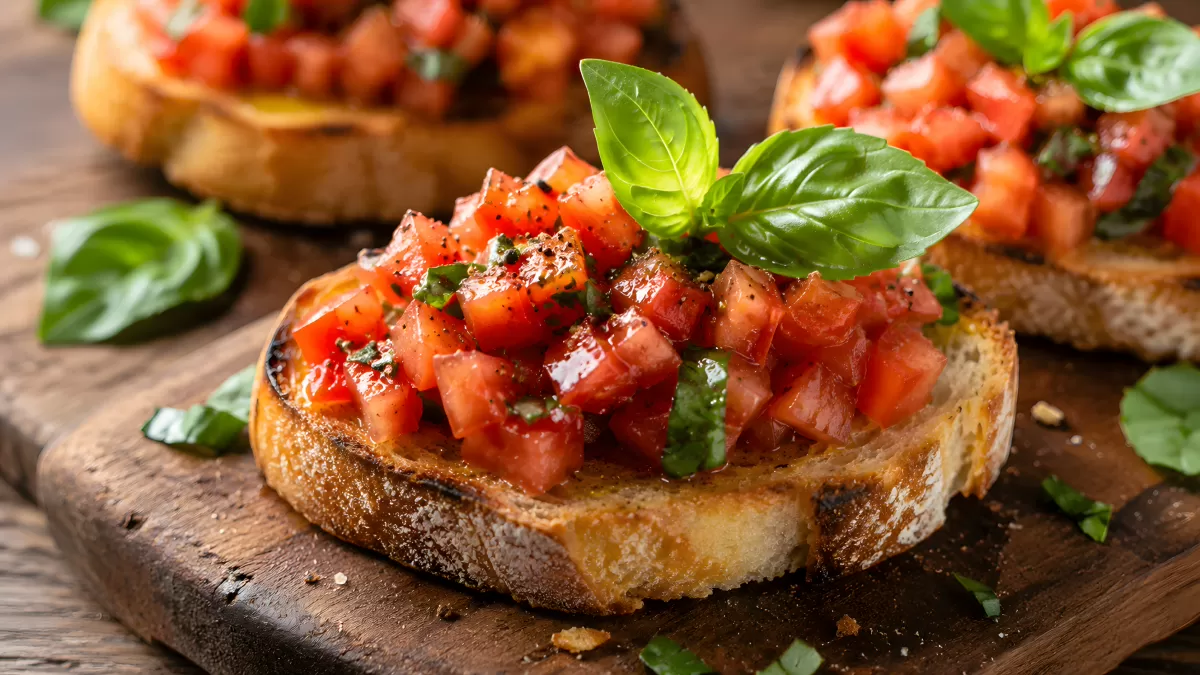 Bruschetta mit Tomaten und frischem Basilikum