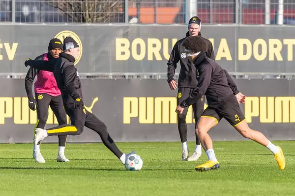 Bruun Larsen, Witsel, Akanji und Haaland im Einsatz beim Borussia Dortmund Training