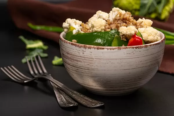 Buckwheat porridge with pieces of bell pepper and cauliflower