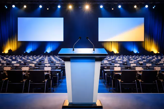 Bühnenbild für Konferenzen und Vorträge