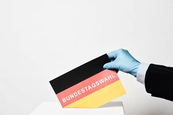 Bundestagswahl in der Covid-19 Pandemie in Deutschland 2021: Wahlurne, Stimmzettel, Wähler