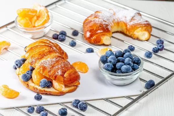 Buns with blueberries and Mandarin slices (Flip 2019)