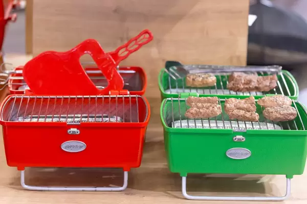Bunte Mini-Grills für ein bis zwei Personen