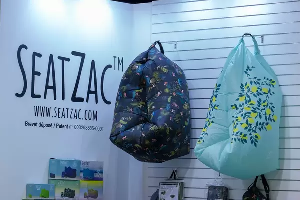 Bunte Sitzsäcke mit unterschiedlichen Mustern von SeatZac