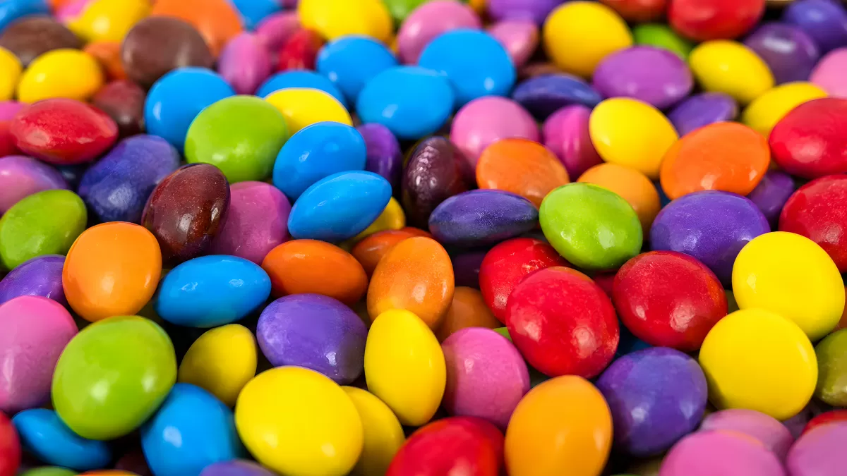 Bunte Süßigkeiten in allen Farben des Regenbogens