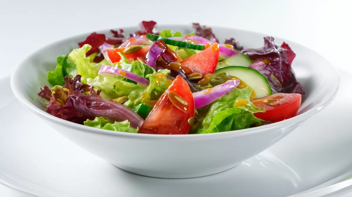 Bunter Blattsalat mit Honig Senf Dressing pho