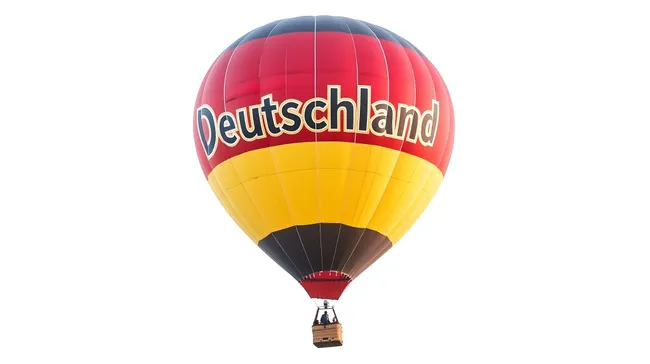 Bunter Heißluftballon in Deutschlandfarben