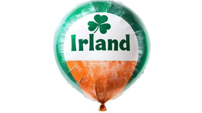 Bunter irischer Luftballon mit Kleeblatt